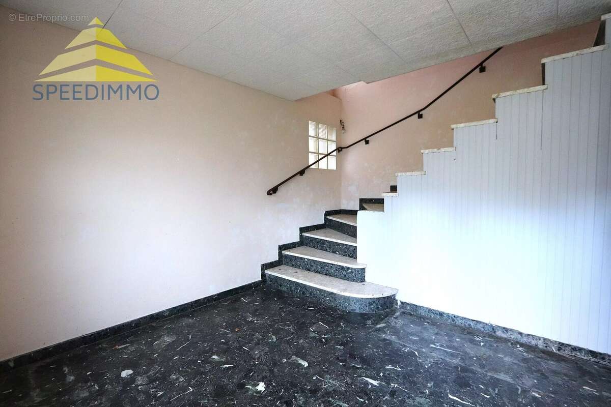 Maison à MANDRES-LES-ROSES