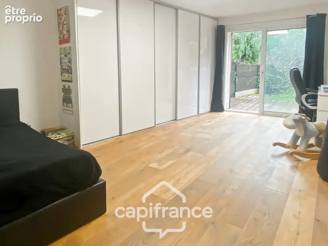 Maison à vendre 8 pièces CARQUEIRANNE (83) - Quartier Canebas - 6 chambres - 220 m2 habitable - Piscine - photo 13