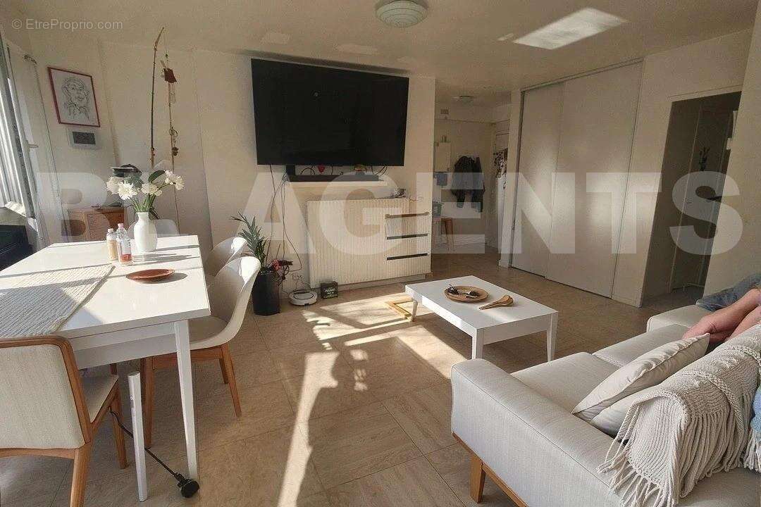 CE211E6A-C728-8D45-C56E-1505713BE9CC - Appartement à MARSEILLE-12E