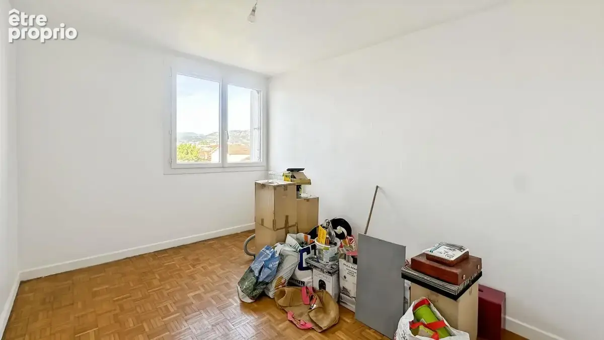 Valence - T4 de 75 m² - balcon - cave - cellier - place de parking privative - photo 10