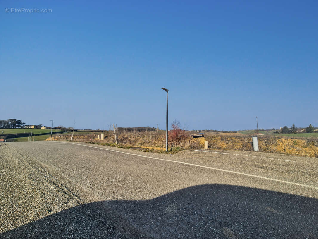 Terrain constructible viabilisé de 1491m2 - Auch proche - photo 5