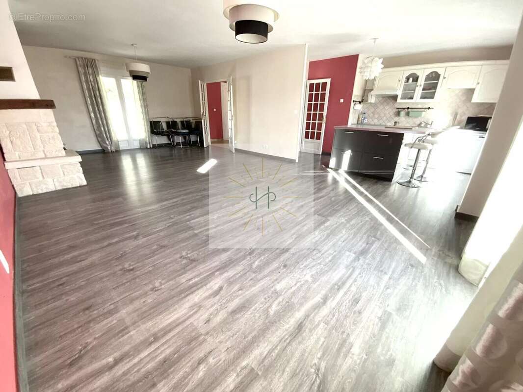 Maison à SAINT-PAUL-TROIS-CHATEAUX