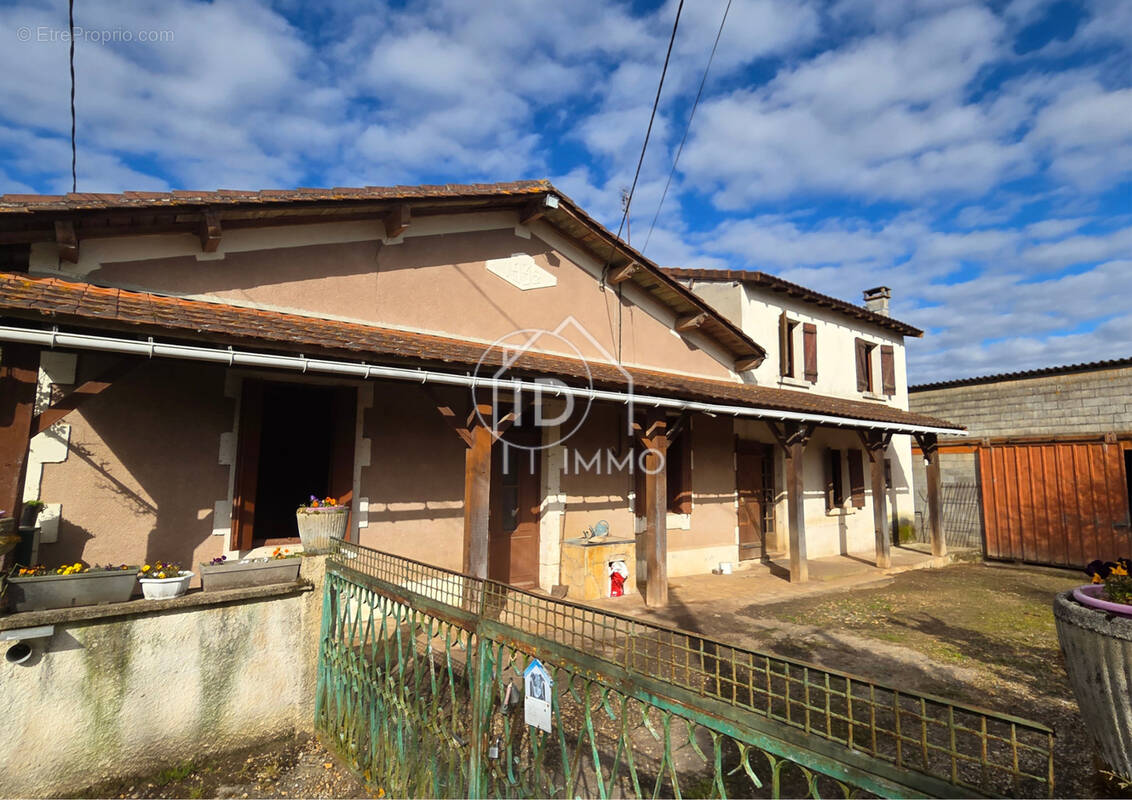 Maison à MONTPON-MENESTEROL