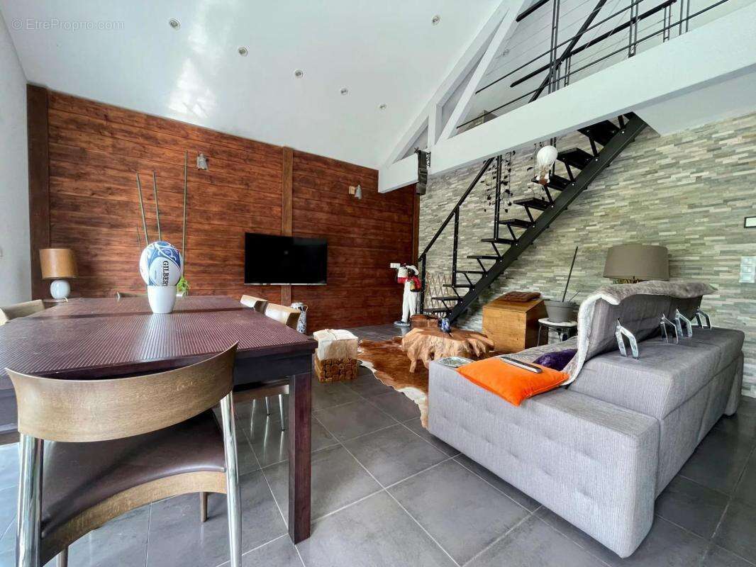 Maison à CHINDRIEUX