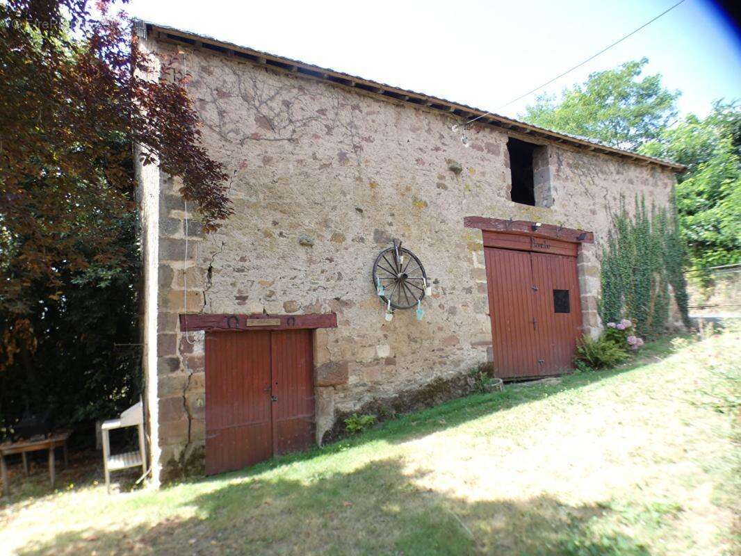 Maison avec 3 chambres entièrement rénovée, grange et four à pain - photo 2