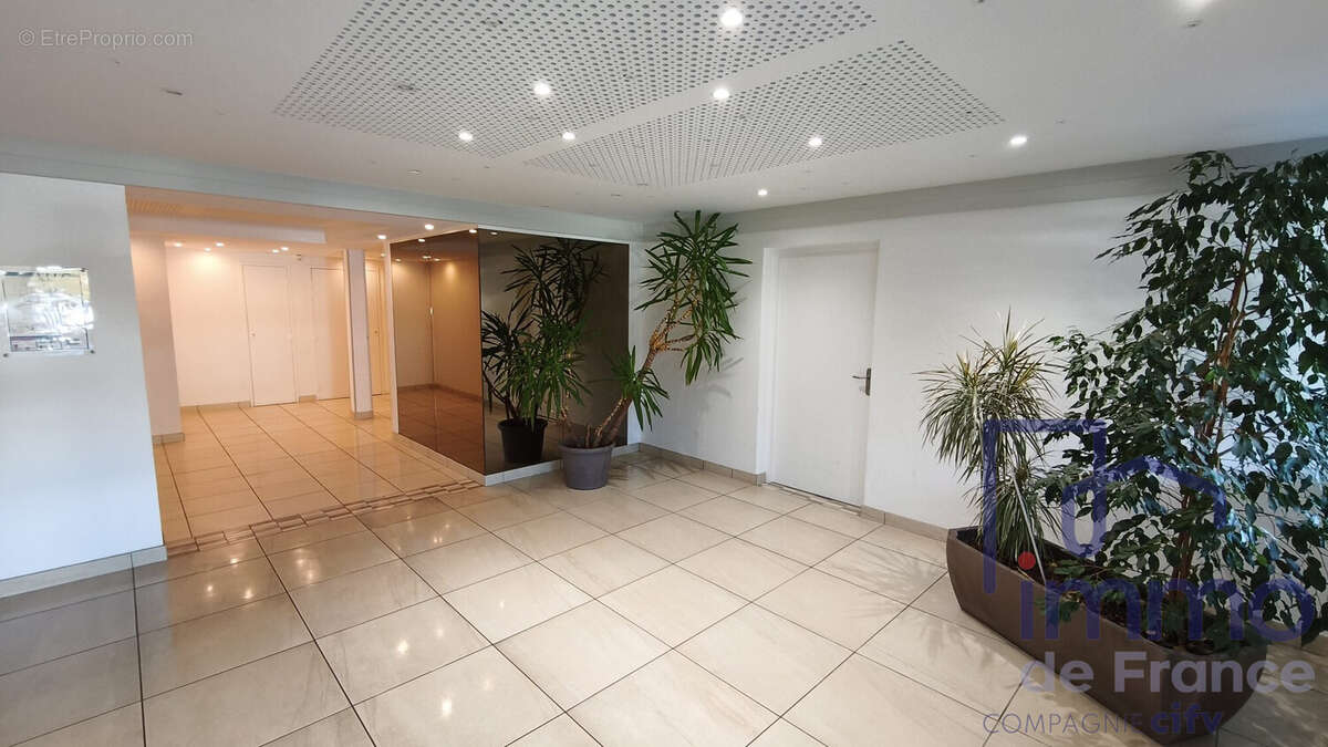 Appartement à SAINT-GENEST-LERPT