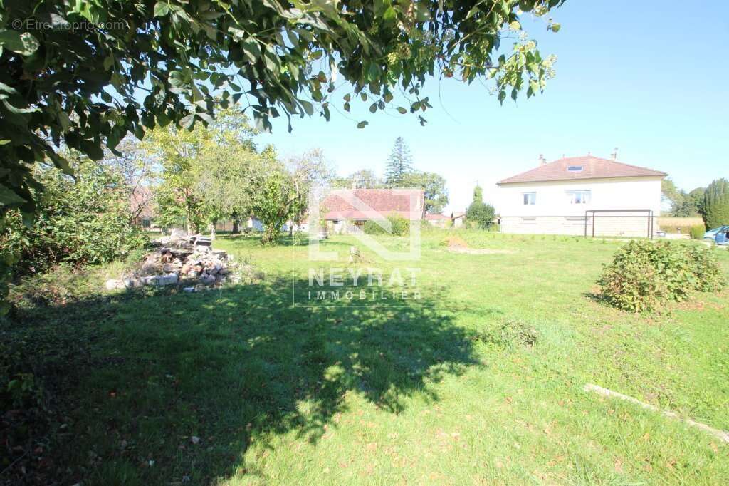 Terrain à SAINT-GERMAIN-DU-BOIS