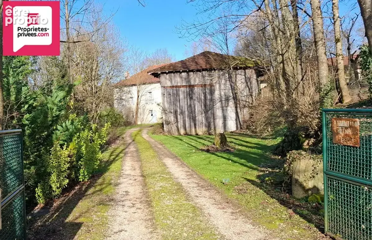 Moulin sur 2,4 hectares à Saint Amour - photo 2