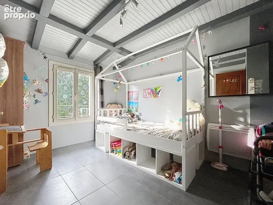 NIMES- Maison 171 m², 5 chambres, piscine et dépendances - photo 7