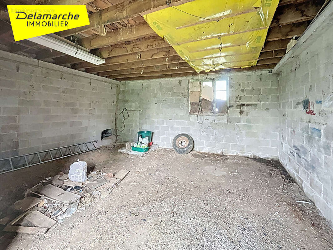 Maison à SAINT-GEORGES-DE-LIVOYE