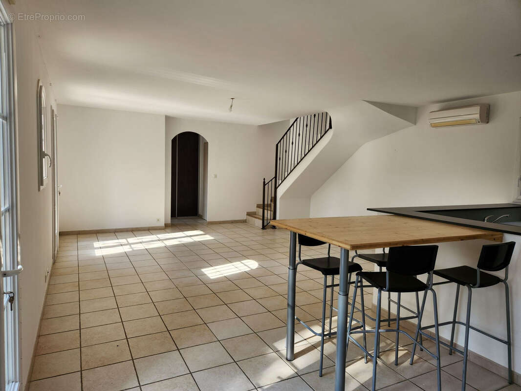Maison à MERINDOL-LES-OLIVIERS