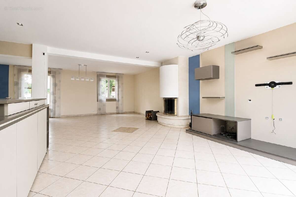 Maison 201 m² à Yerres  - photo 4