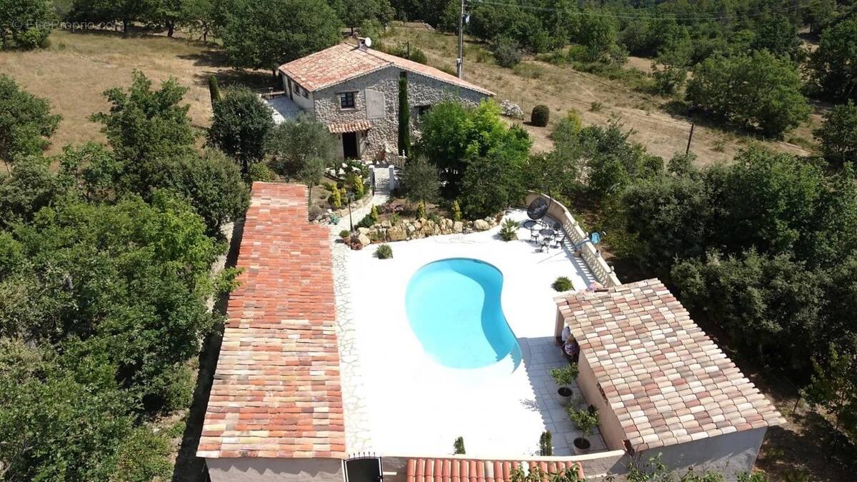 Maison à CHATEAUDOUBLE