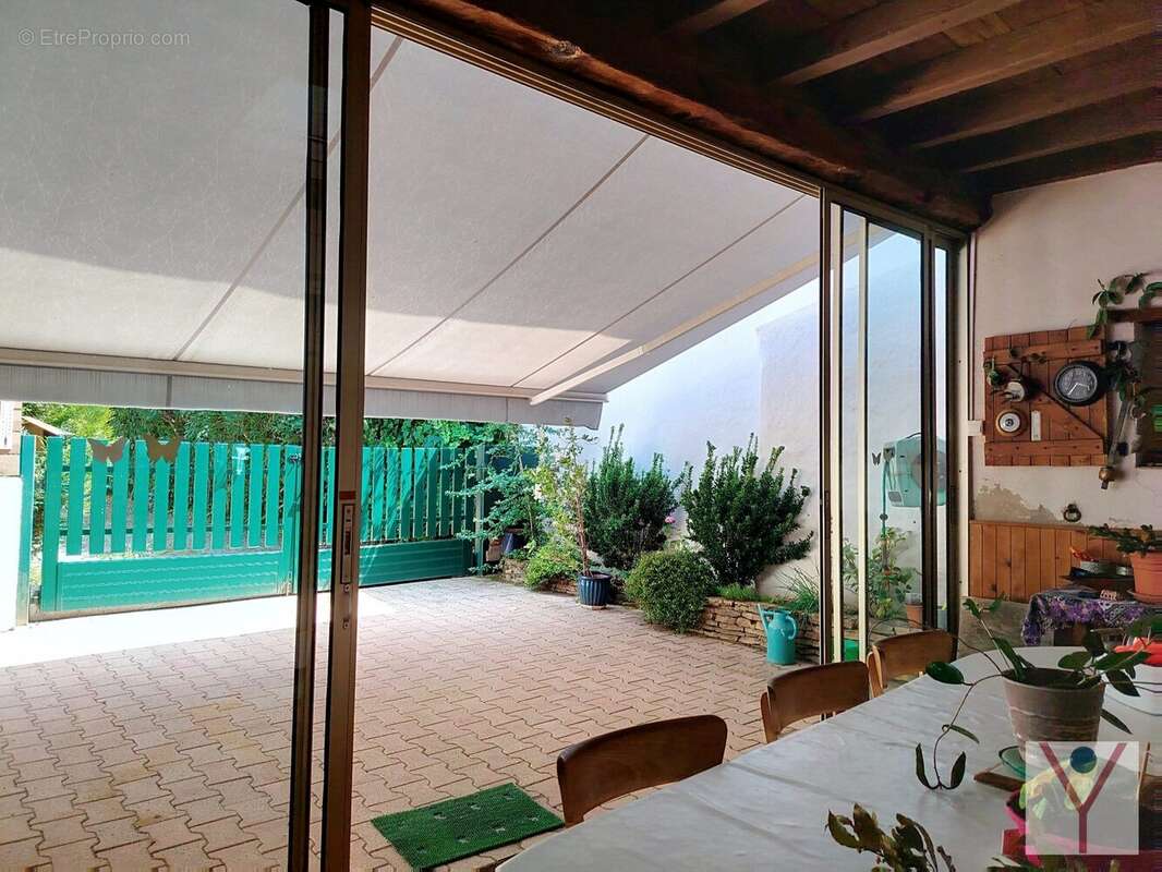 Maison 148 m² à Villars-Les-Dombes  - photo 2