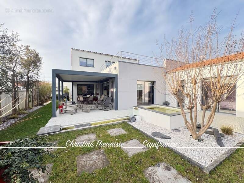 Maison contemporaine Beaux volumes - 5 chambres - Pergola - Garage SAINT GILLES CROIX DE VIE (85) - photo 29