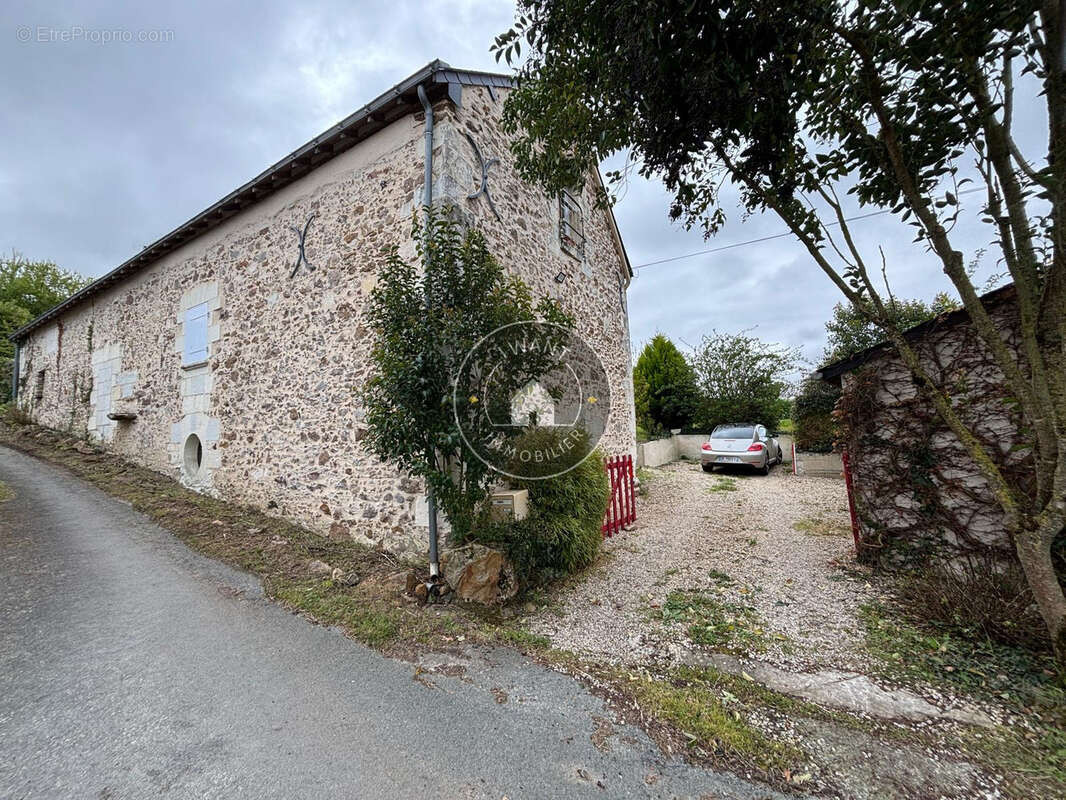 Maison à SAINT-REMY-LA-VARENNE
