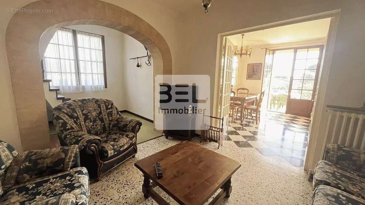 Maison à LAUDUN-L'ARDOISE