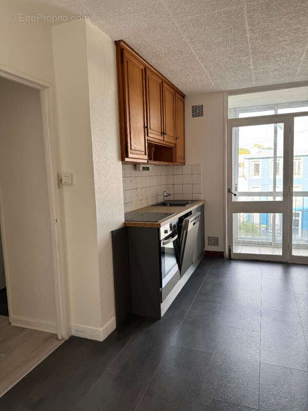BREST-Ponchelet/St Michel-Appartement de Type 3, 64 m², dalle béton , ascenseur, 3 balcons - photo 3