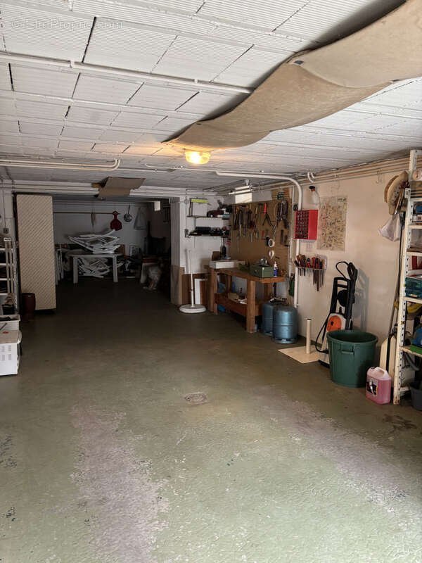 Maison à VIC-SUR-CERE