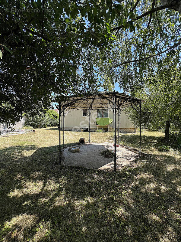 Maison à GUIGNICOURT