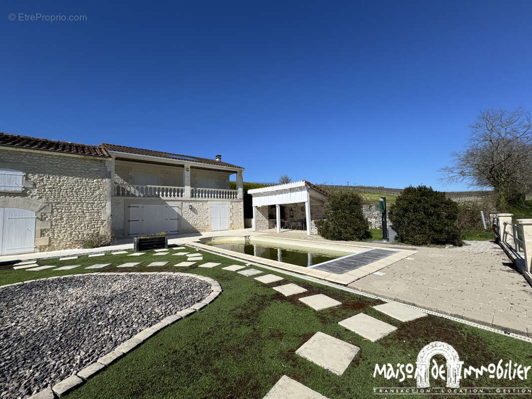 Maison à LIGNIERES-SONNEVILLE