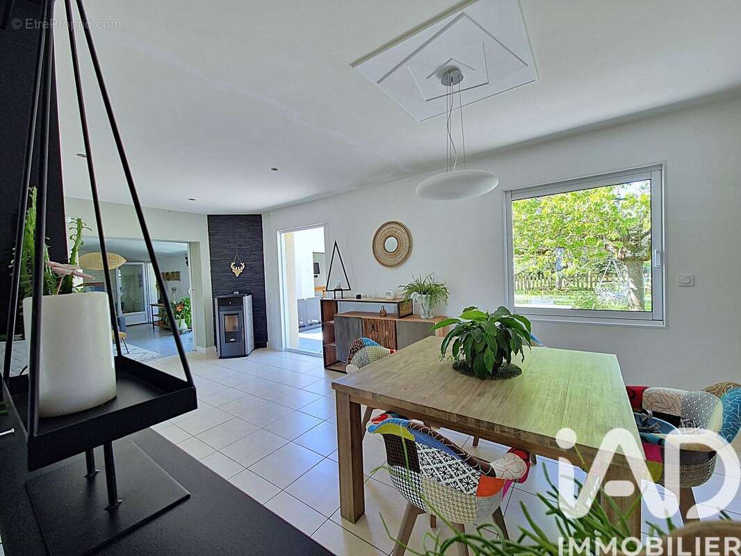 Maison 214 m² à Barbechat  - photo 6
