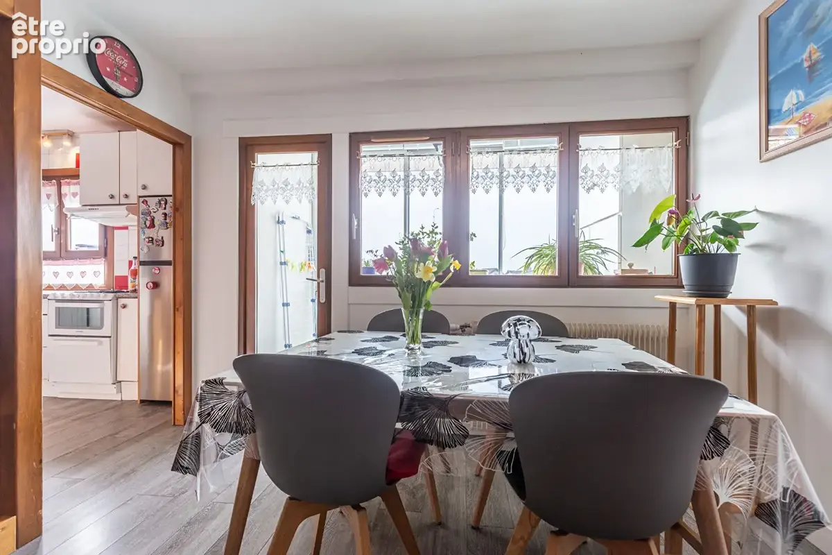 Agence immobiliere laforet - exclusivite - "coccinelle" - appartement t3 de 44,59m2 - veranda - cave - dernier etage - dpe d - r - photo 3
