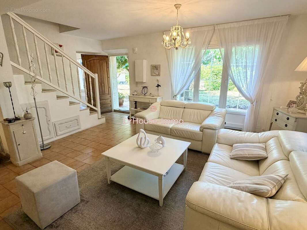 Maison à LORGUES