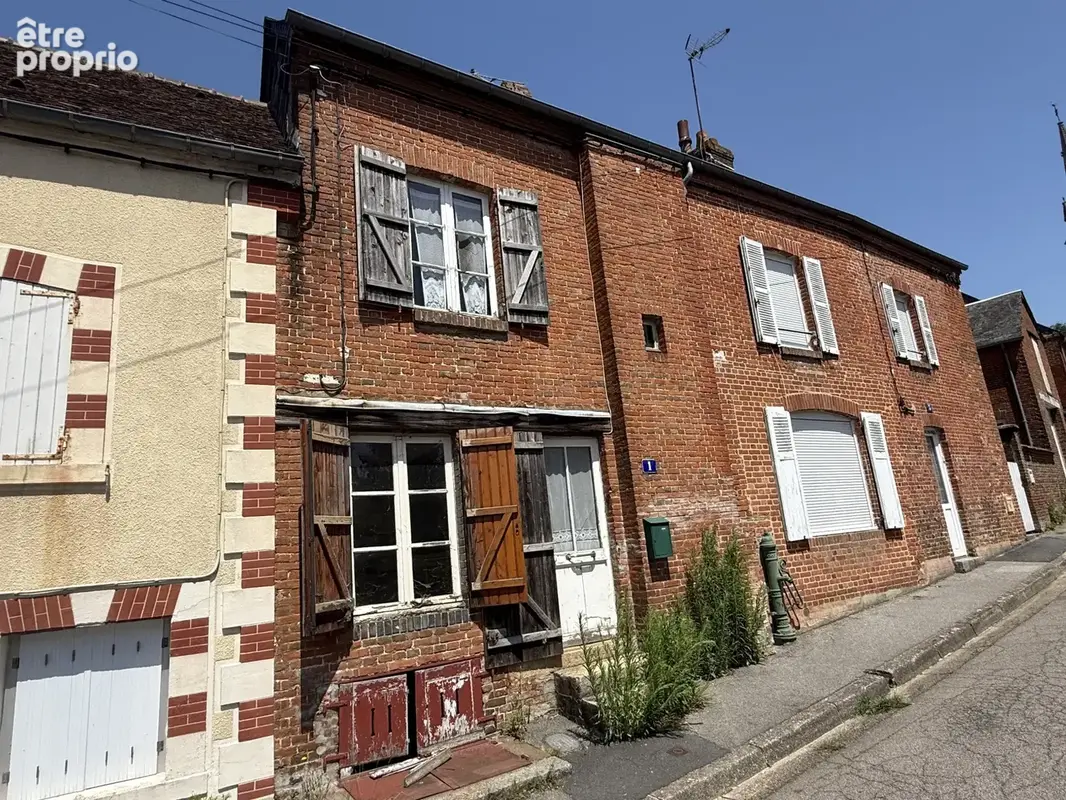 À 2H DE PARIS, 25MIN D ARGENTAN, 25 MIN DE L'AIGLE Au cœur d’un charmant bourg avec tous commerces, découvrez - photo 2