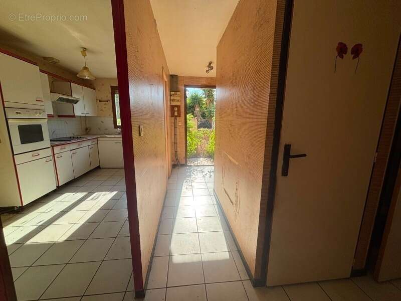 Maison à rénover à vendre 3 pièces LA CRAU (83). LOTISSEMENT LES ARQUETS - photo 5