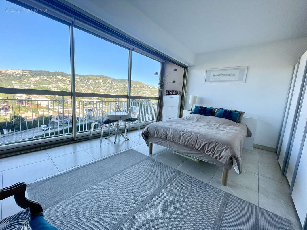 Appartement à MANDELIEU-LA-NAPOULE