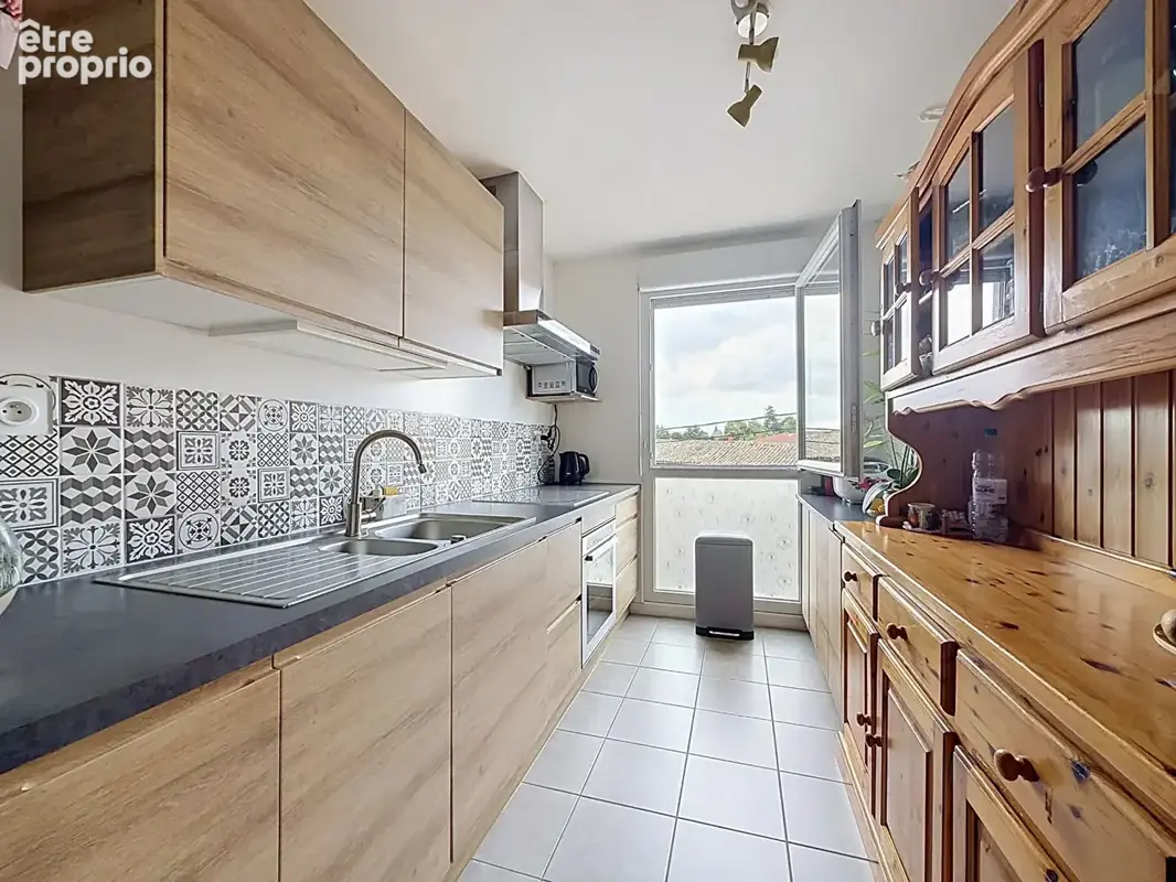 Appartement 80m² - Rillieux-Village - 4 pièces + Loggia + Box - photo 3