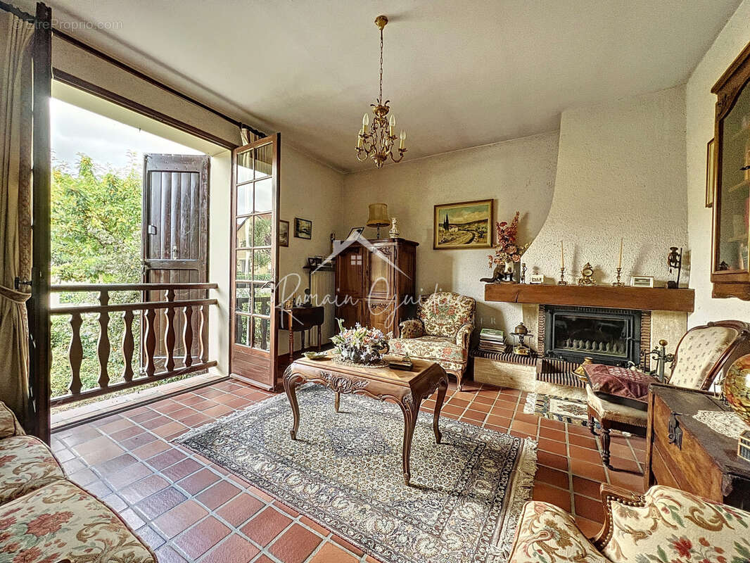 Maison à SAINT-GEORGES-DE-LUZENCON