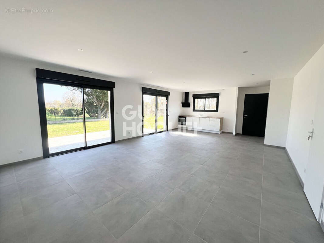Maison de plain-pied de 100m² à Bulhon - photo 4