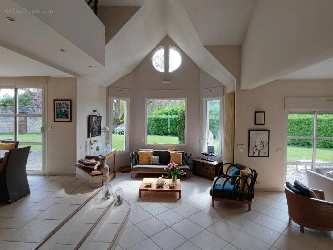 Maison à NESLES-LA-VALLEE