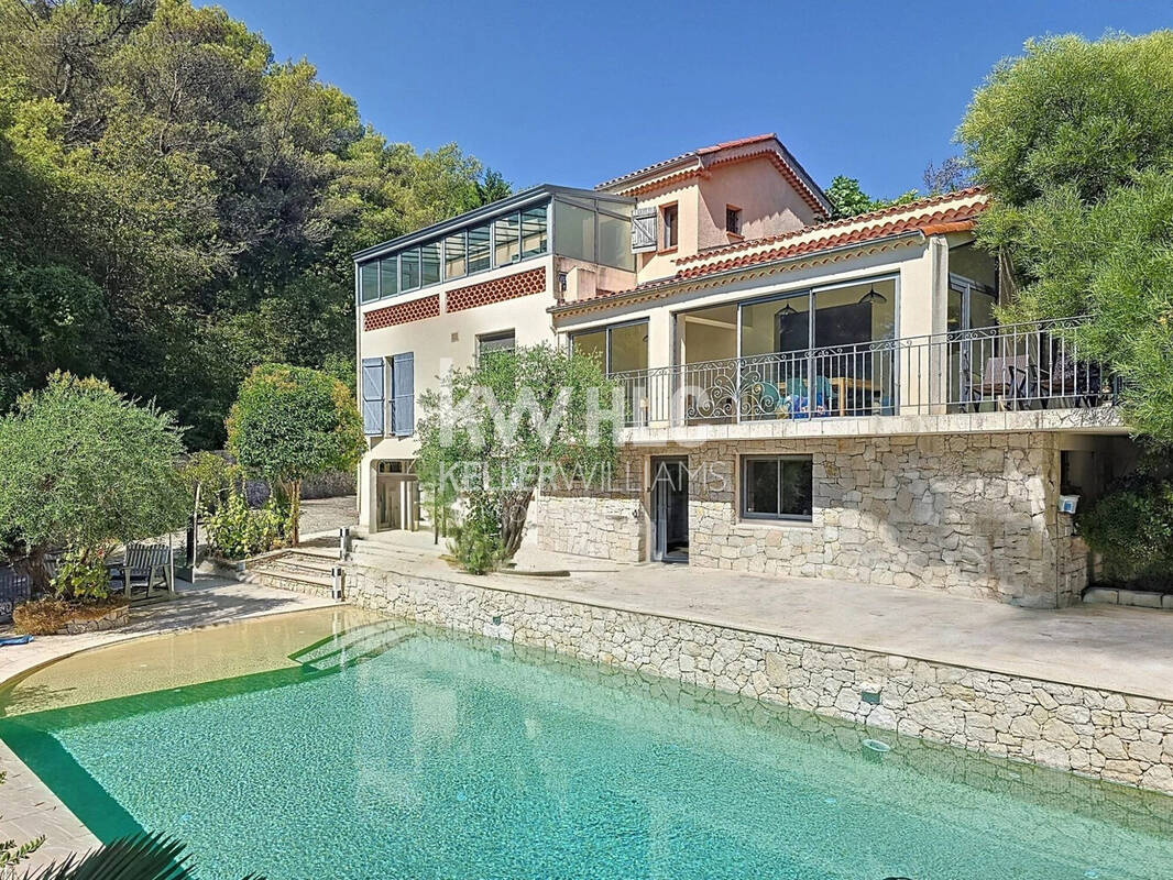 Maison à EZE