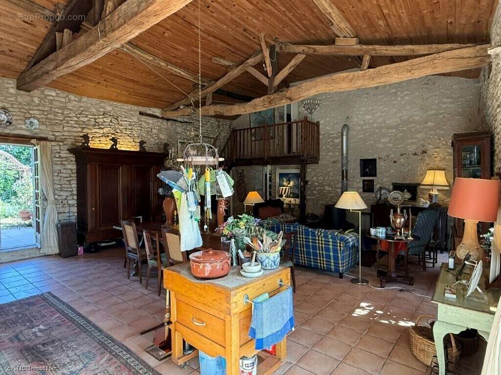 Maison à CHAMPAGNE-MOUTON