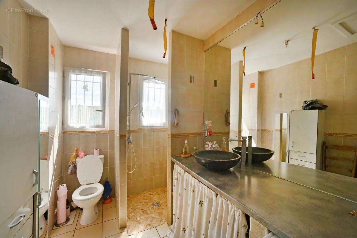 Maison à SAINT-JULIEN-LES-ROSIERS