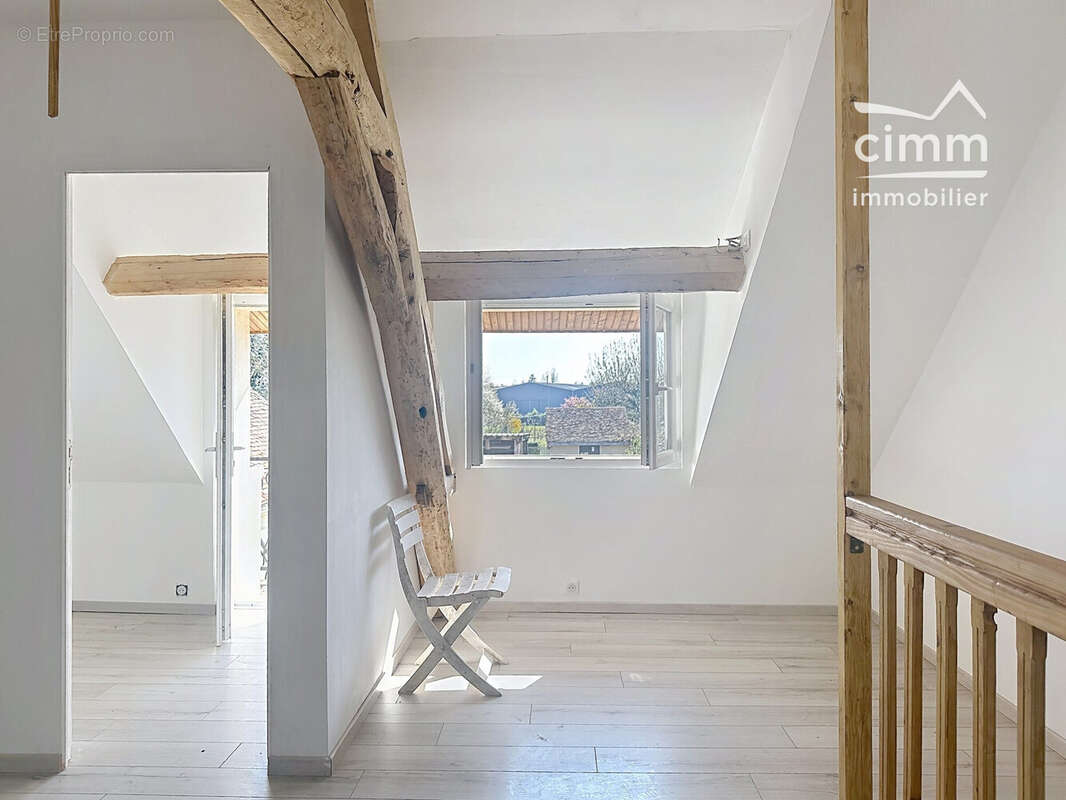 Maison 109 m² à Chateau-Renard  - photo 7