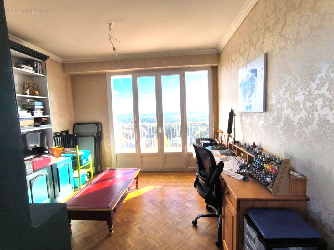 Appartement à AVRILLE