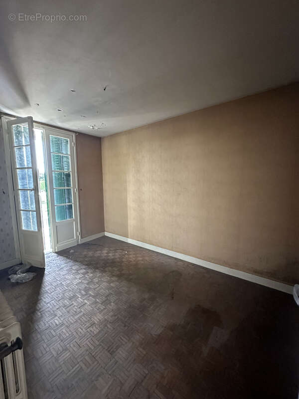 Maison à LA ROCHE-CHALAIS