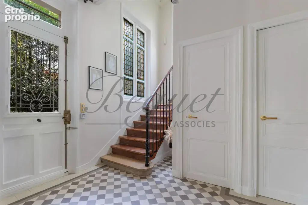 Vaucresson (92420) – Maison de charme de 210 m², 5 chambres, jardin paysager et terrasse – Terrain 396 m² - près de Paris, Hauts - photo 8