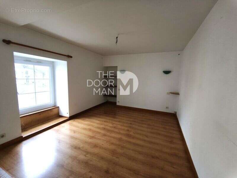 Appartement à LA CHAPELLE-AU-RIBOUL