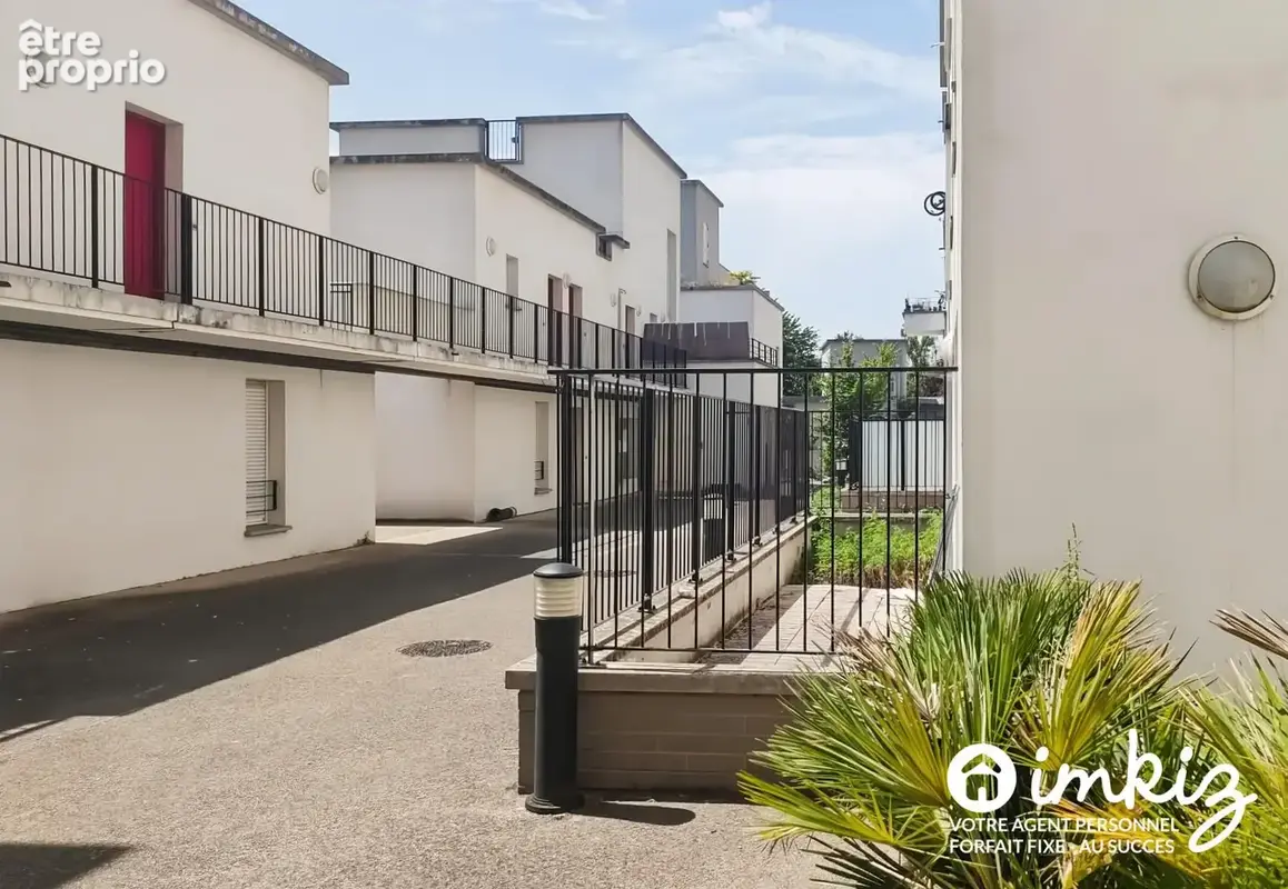 Stains – 2P rénové, terrasse et jardin privatifs - photo 3