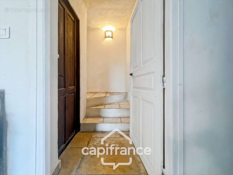 Domaine et Golf de Pont Royal, belle  propriété de 290 m2 établie sur un terrain de 2600 m2, cinq chambres, un bureau, piscine,  - photo 58