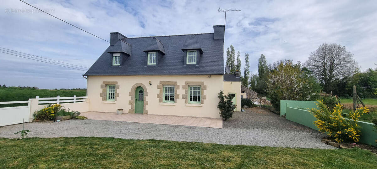 Maison à TREGOMEUR