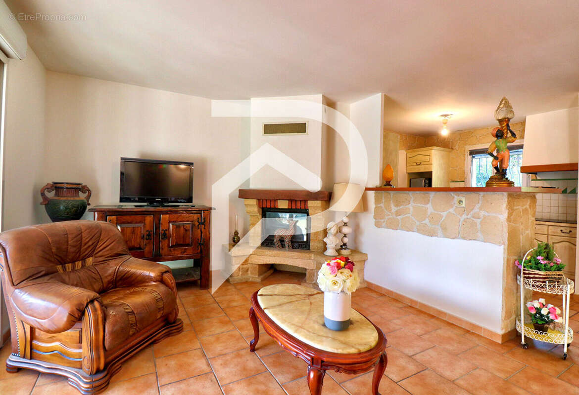 Maison à VINON-SUR-VERDON