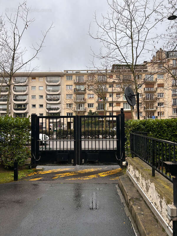 Parking à NEUILLY-SUR-SEINE