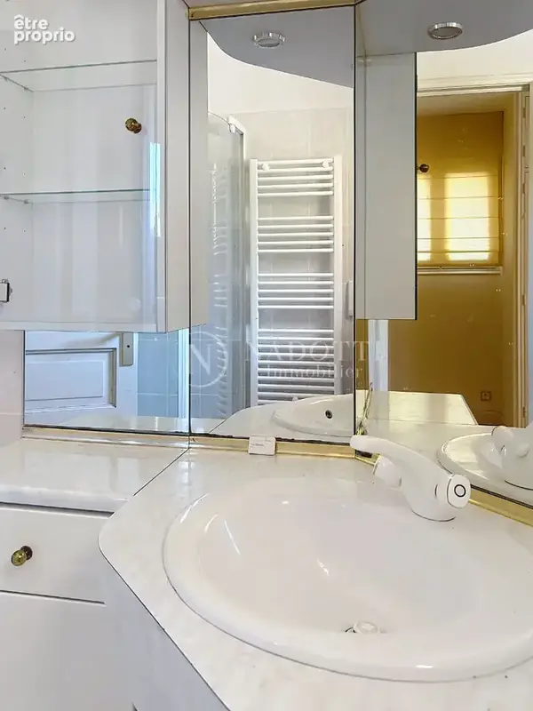 Lauris - Propriété avec piscine et dépendance sur 3300m2 de terrain. - photo 10