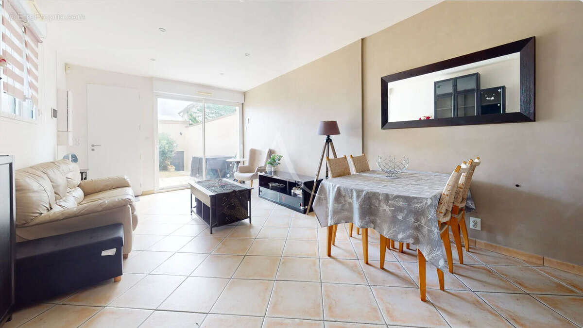 Maison à VILLENEUVE-LE-ROI